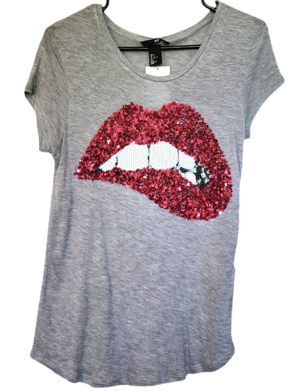 *NEW* H&M Grey Women's T-Shirt with Red Sequin Lip Design Sz Small Rocky Horror